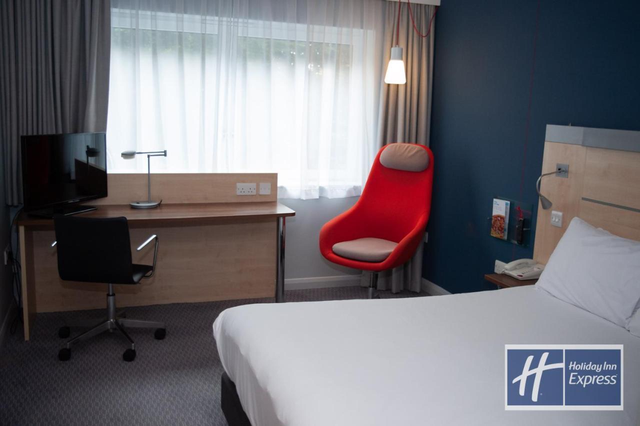 Holiday Inn Express Folkestone Channel Tunnel, An Ihg Hotel Bagian luar foto