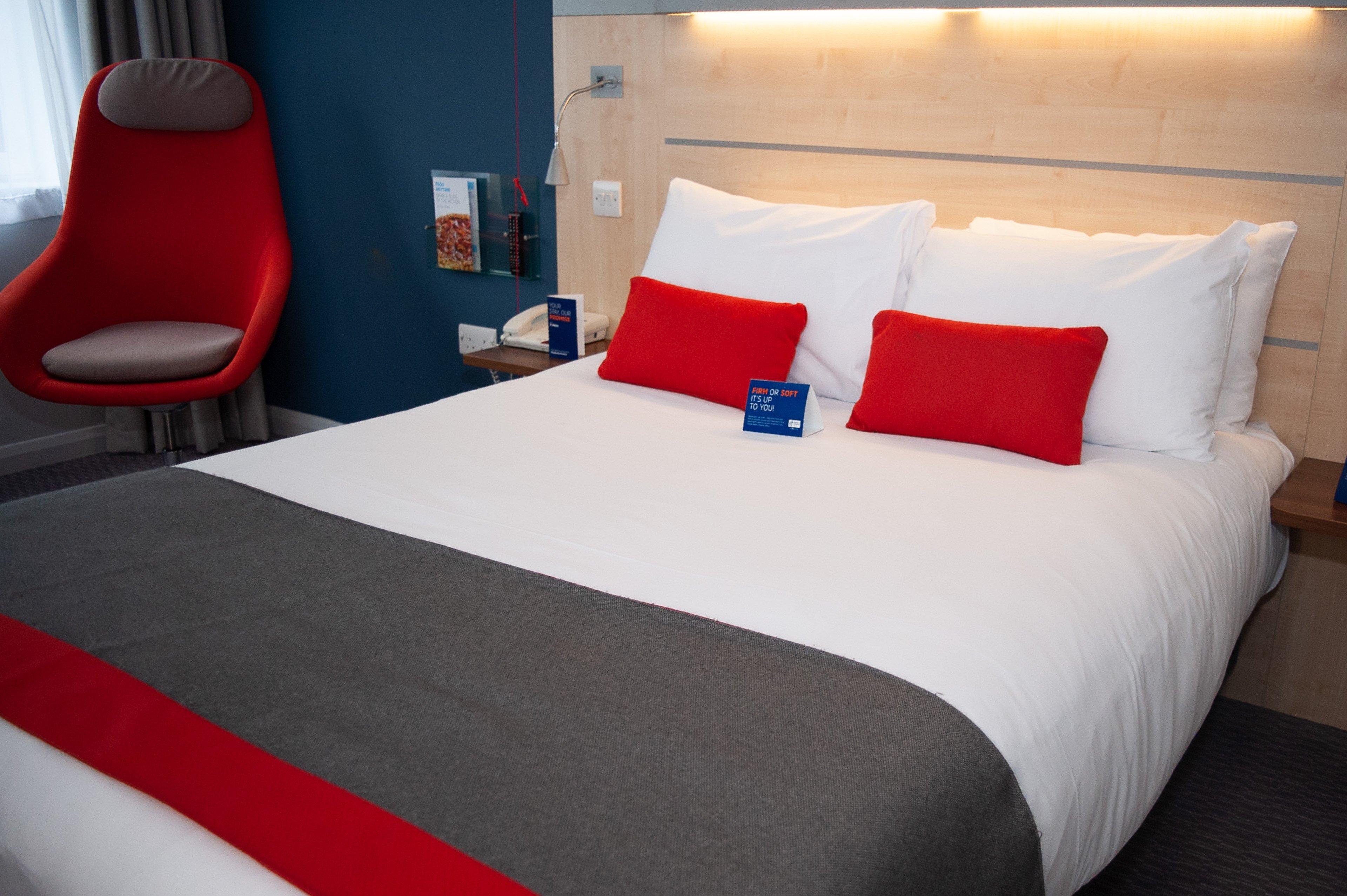 Holiday Inn Express Folkestone Channel Tunnel, An Ihg Hotel Bagian luar foto