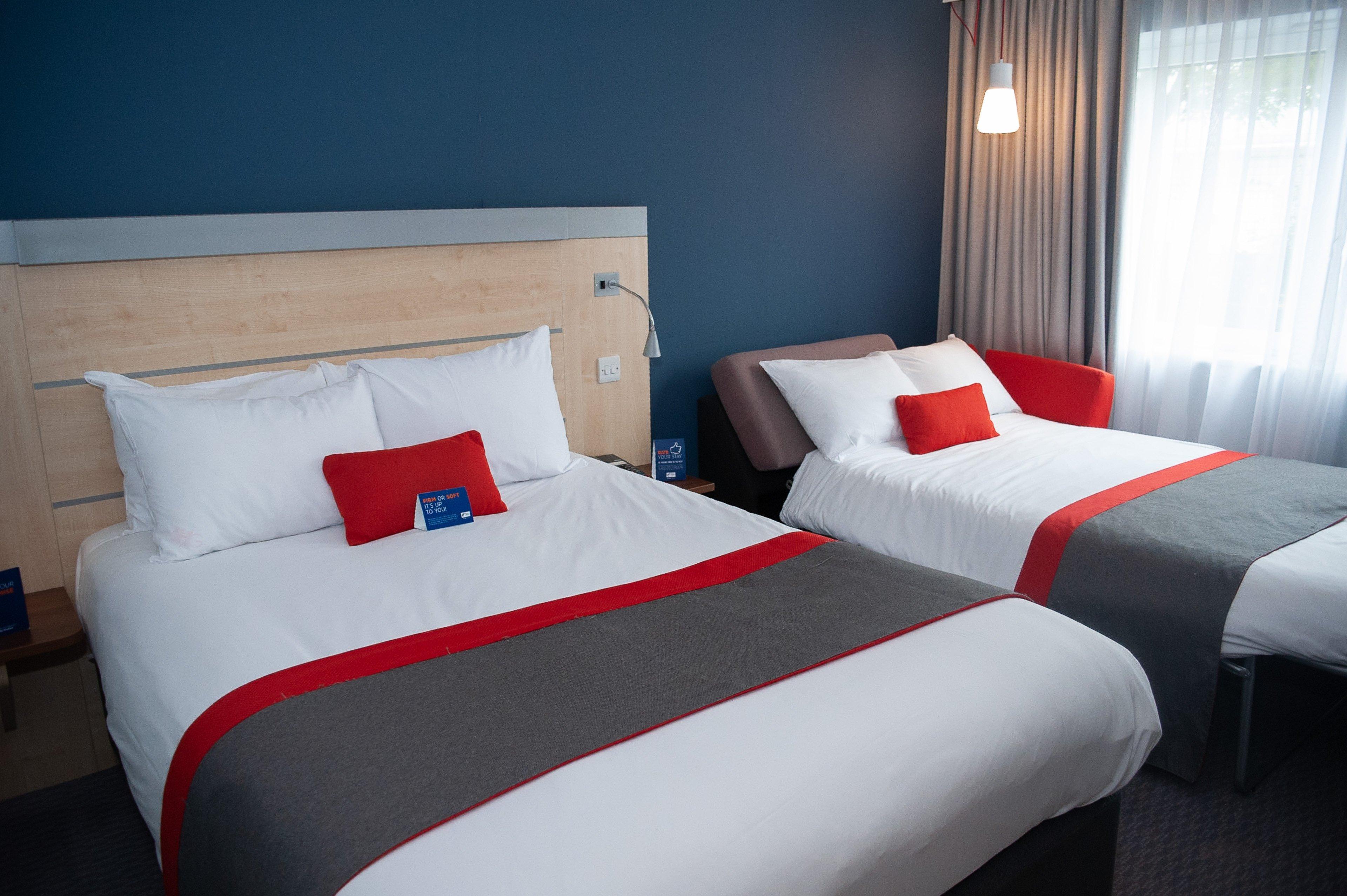 Holiday Inn Express Folkestone Channel Tunnel, An Ihg Hotel Bagian luar foto