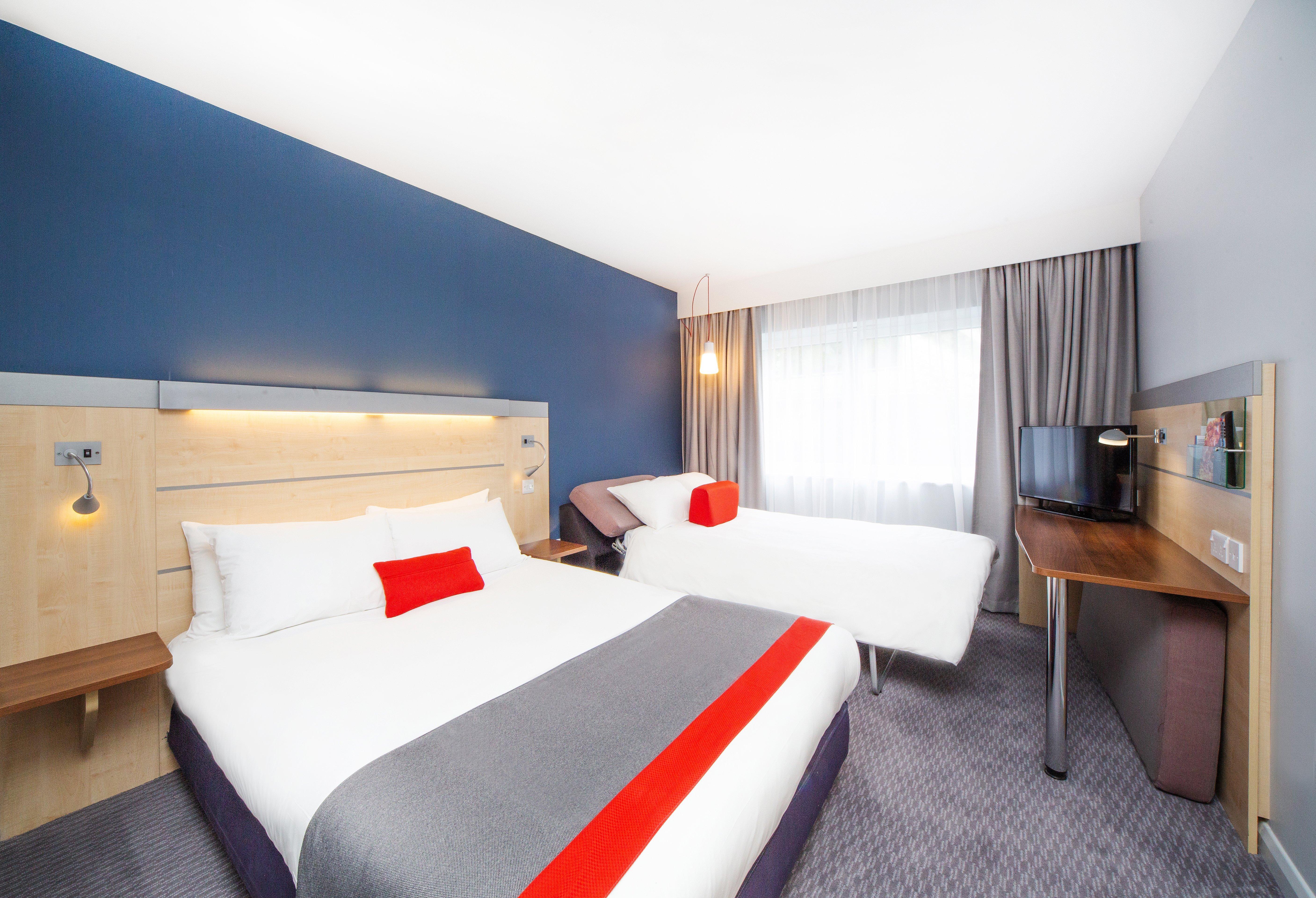 Holiday Inn Express Folkestone Channel Tunnel, An Ihg Hotel Bagian luar foto