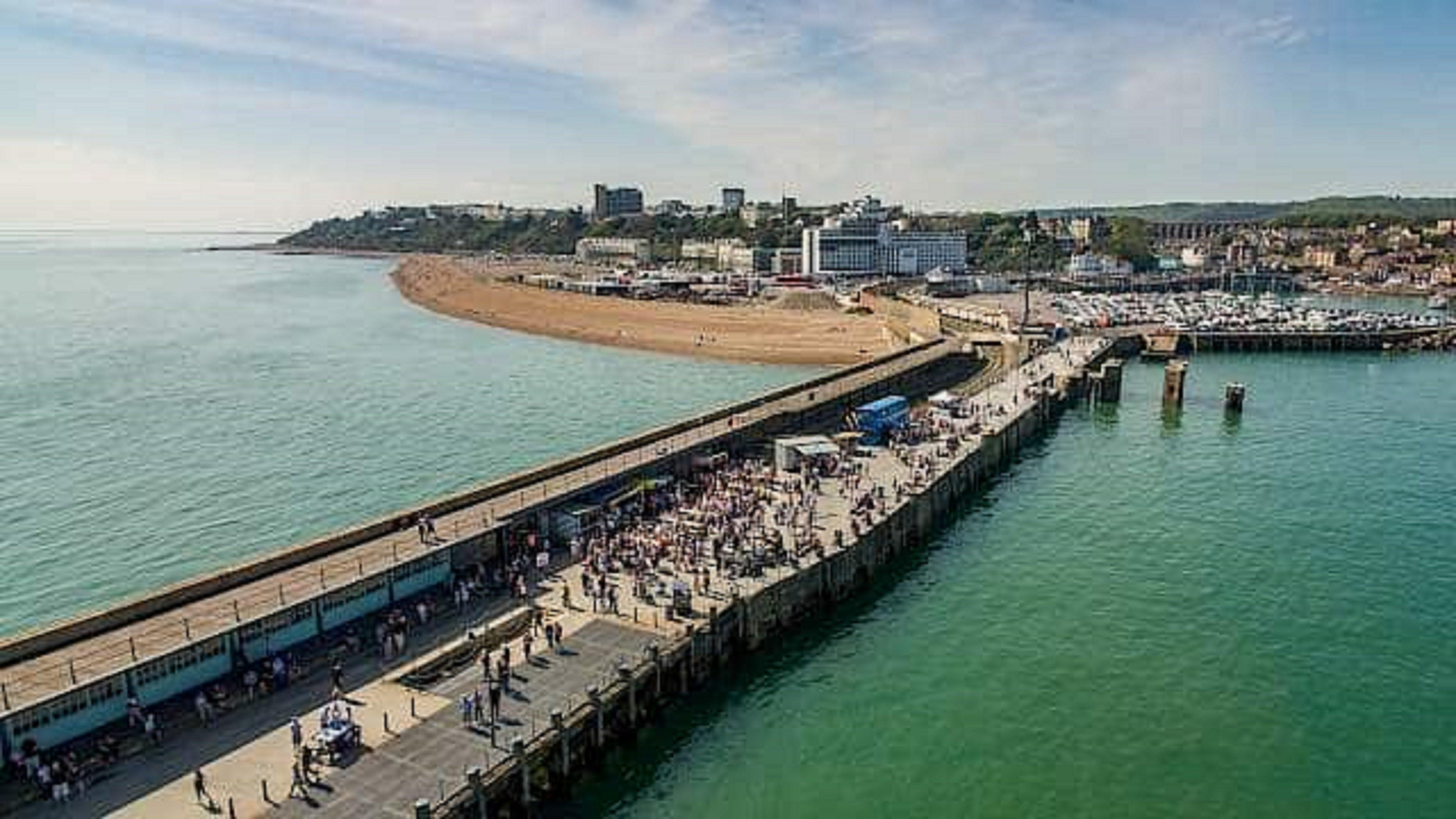 Holiday Inn Express Folkestone Channel Tunnel, An Ihg Hotel Bagian luar foto