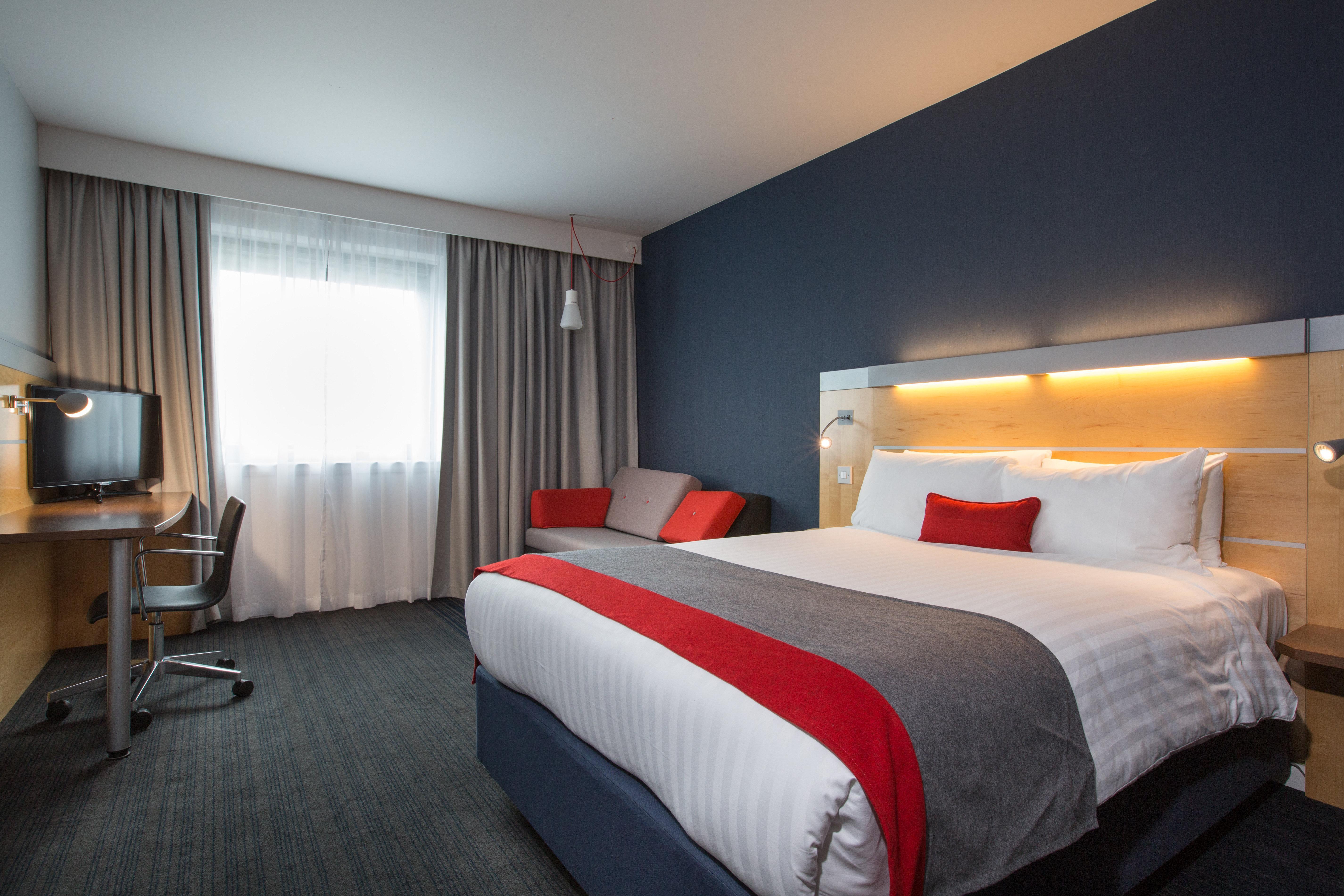 Holiday Inn Express Folkestone Channel Tunnel, An Ihg Hotel Bagian luar foto