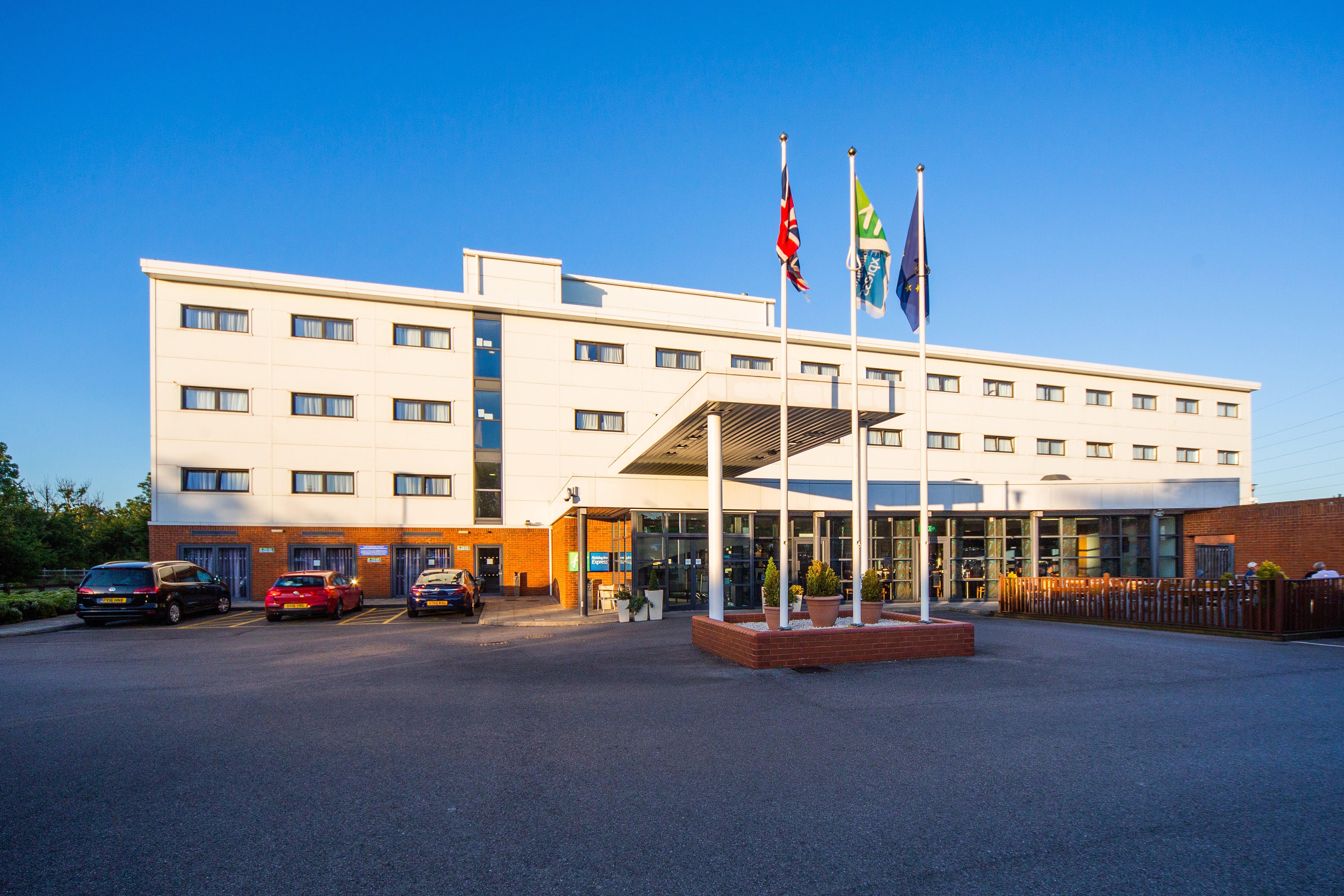 Holiday Inn Express Folkestone Channel Tunnel, An Ihg Hotel Bagian luar foto